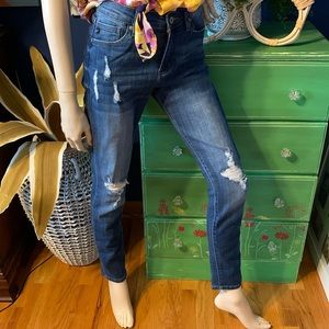 KanCan 7/27 Distressed Jeans